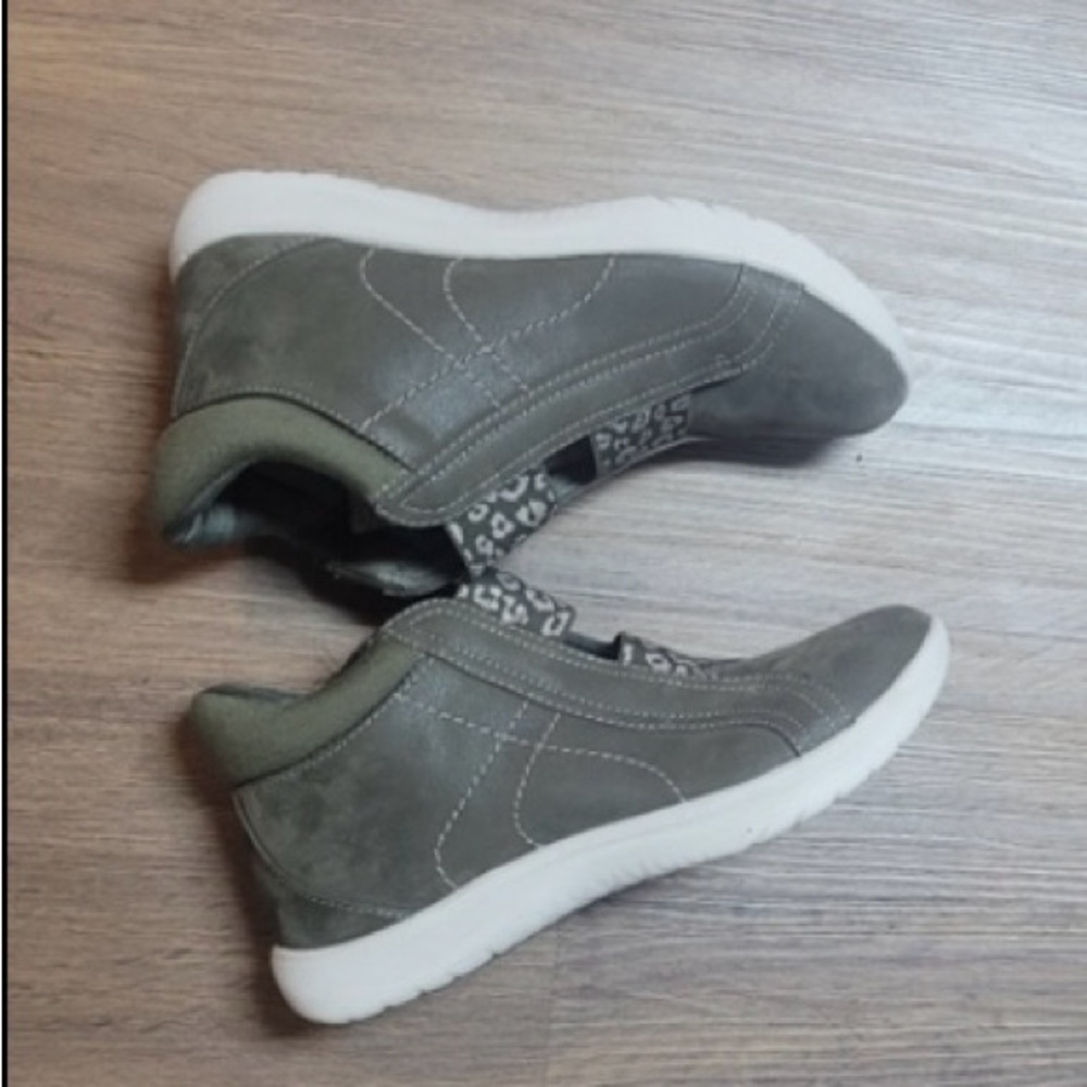 Clarks shoes